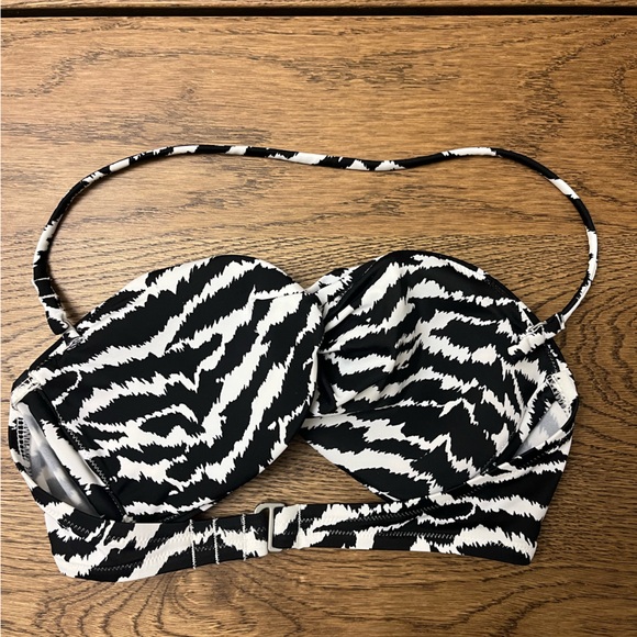 Victoria Secret Black and White Halter Bikini Top - Picture 2 of 5